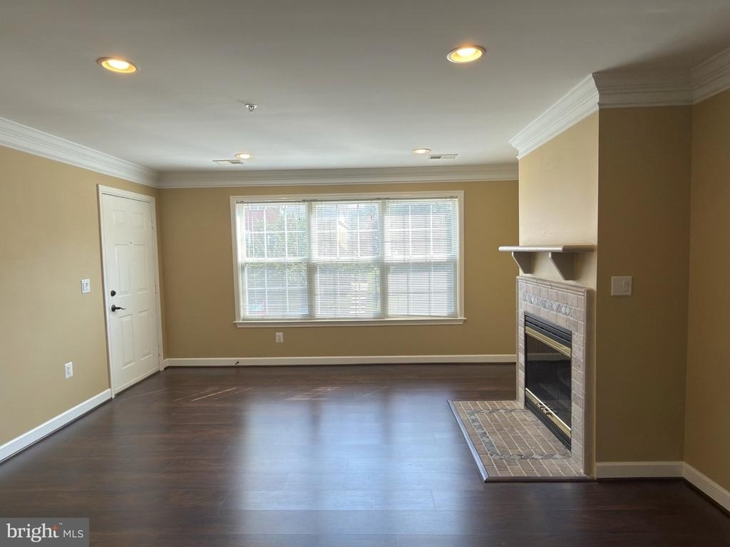 675 Constellation Square Se - Photo 3