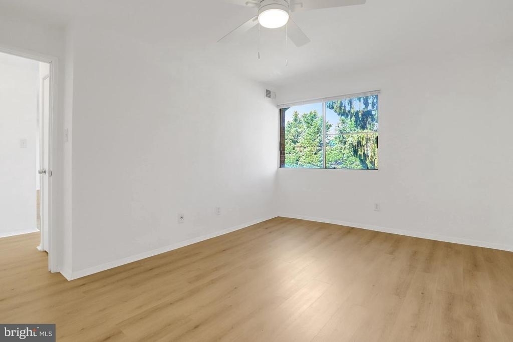 2909 Charing Cross Road - Photo 18
