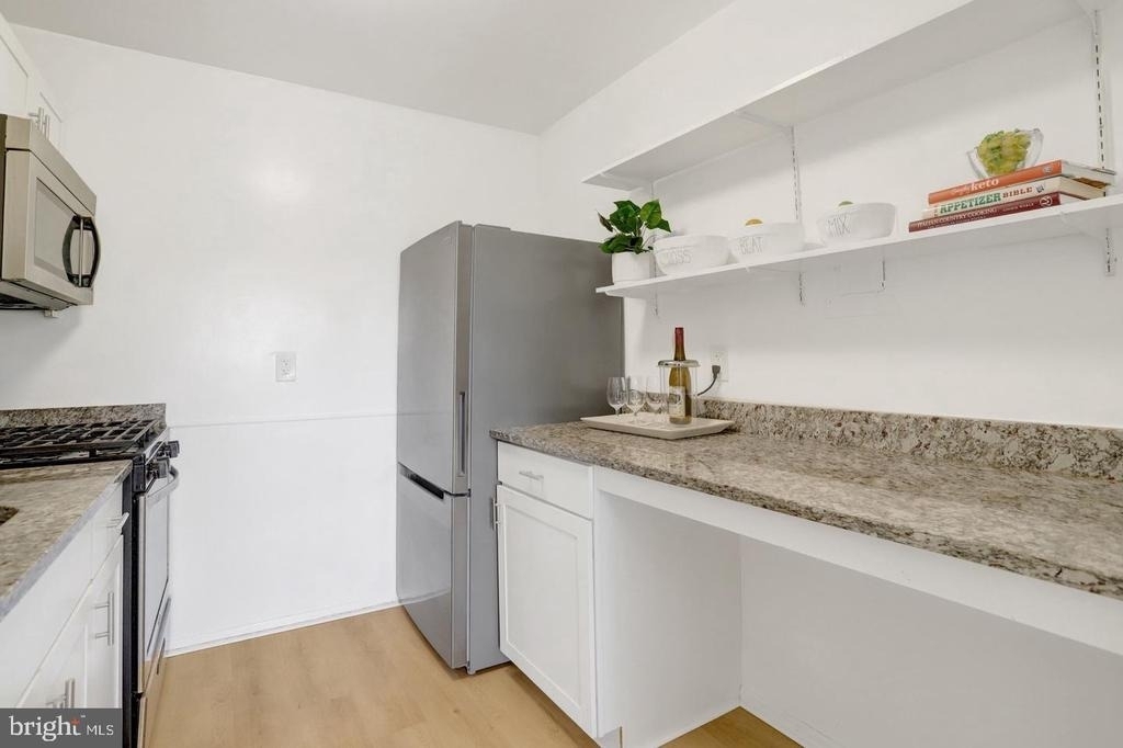 2909 Charing Cross Road - Photo 9