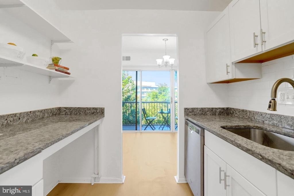 2909 Charing Cross Road - Photo 11