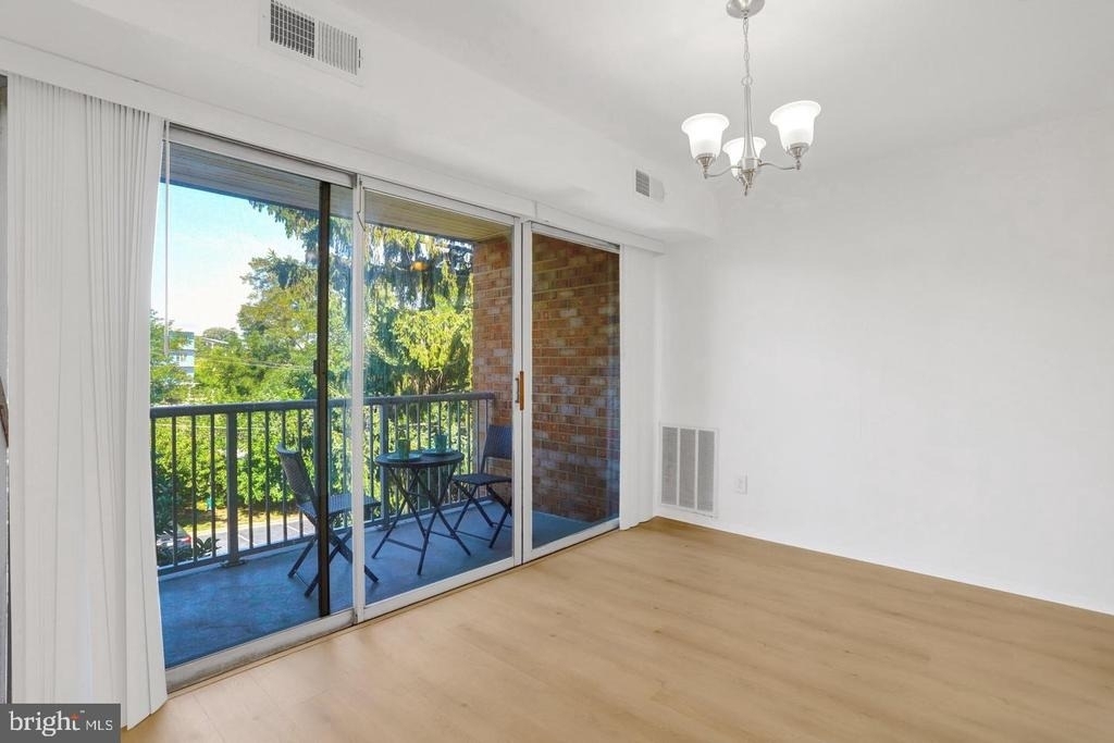 2909 Charing Cross Road - Photo 3
