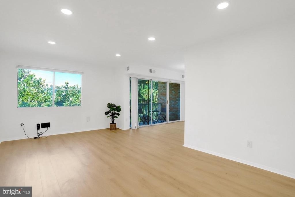 2909 Charing Cross Road - Photo 2