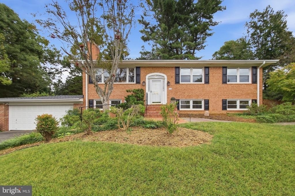1036 Carper Street - Photo 2