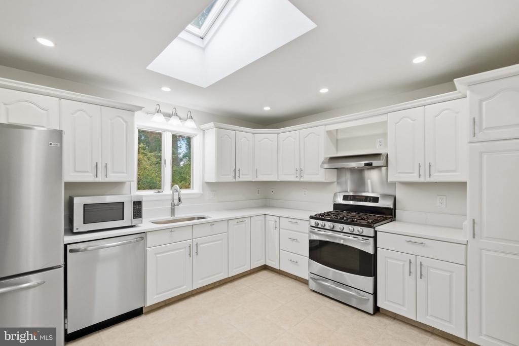 1036 Carper Street - Photo 12