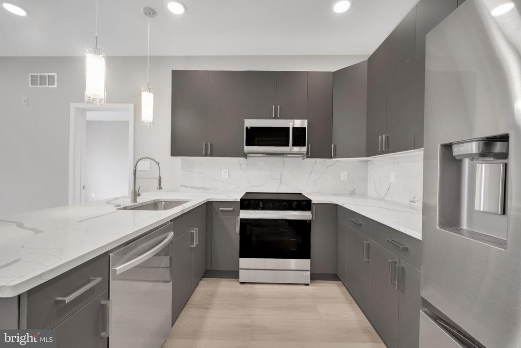 1111 24th Street - Photo 2