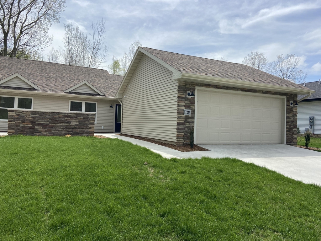 730 Violet Way - Photo 1