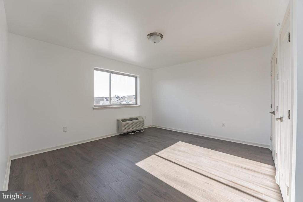 6649 Ridge Avenue - Photo 4