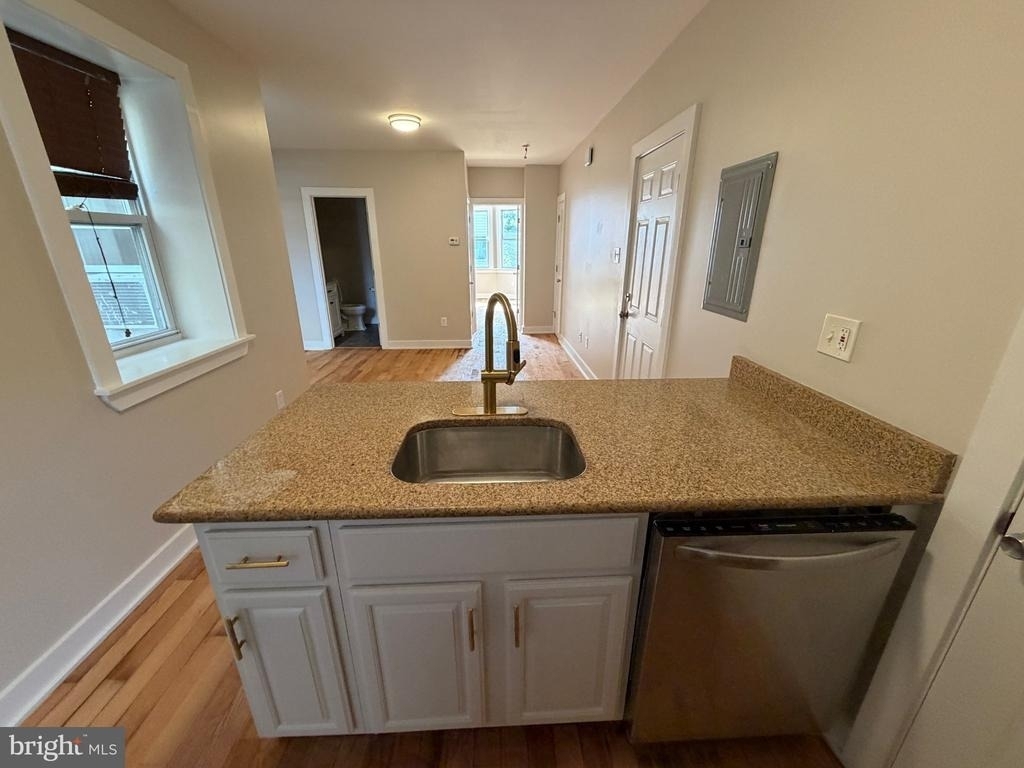 1001 N Marshall Street - Photo 4