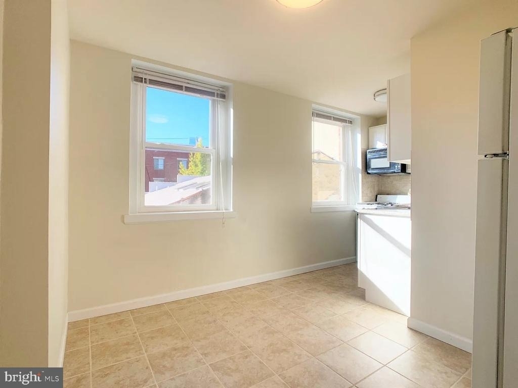 1510 Fairmount Avenue - Photo 2