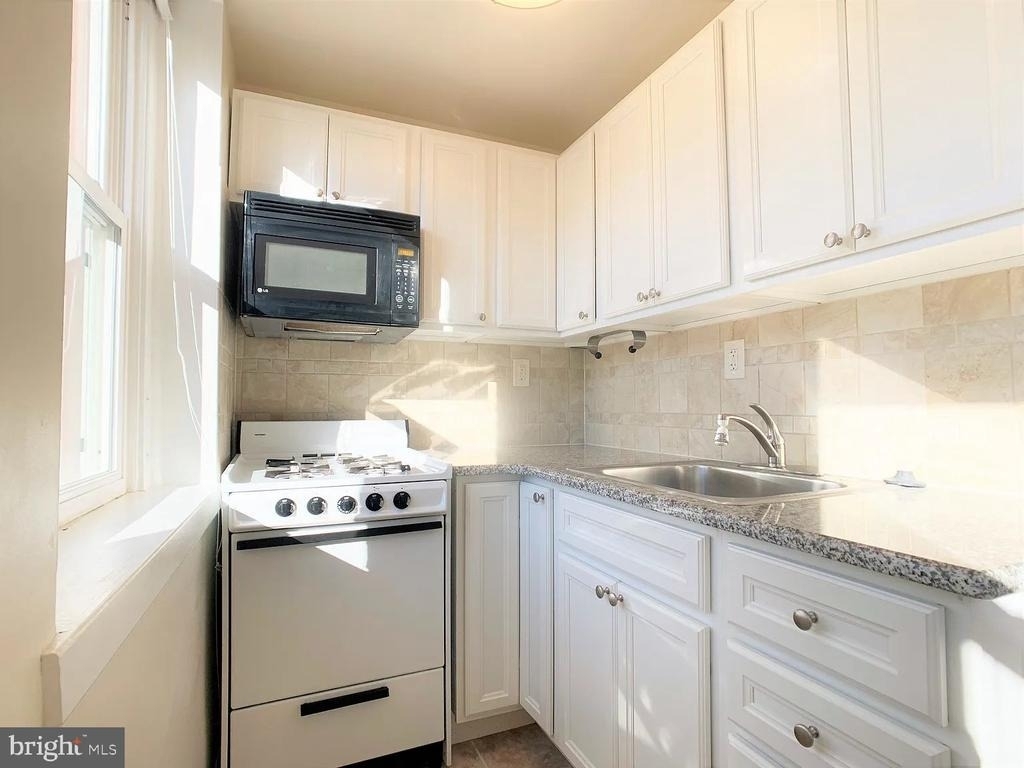 1510 Fairmount Avenue - Photo 1