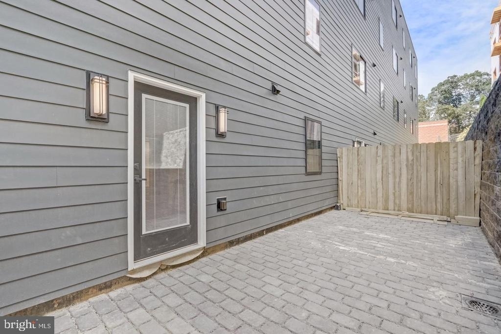5001 Umbria Street - Photo 9