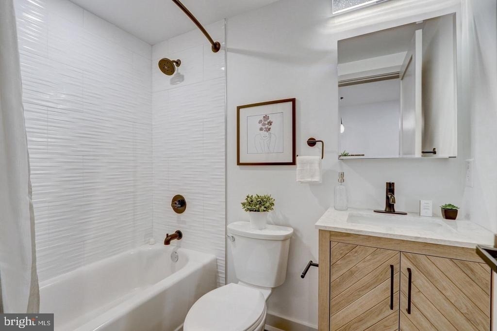 5001 Umbria Street - Photo 5