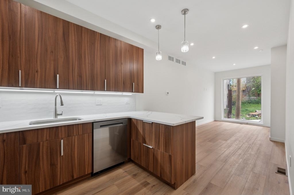 2209 N Franklin Street - Photo 4