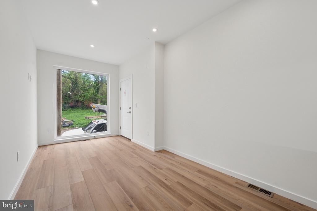 2209 N Franklin Street - Photo 2