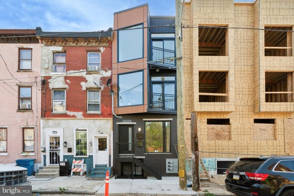 2209 N Franklin Street - Photo 1