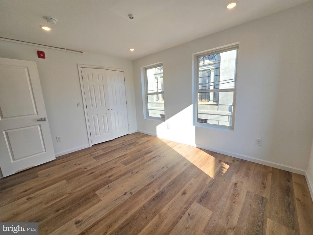 2401 Kensington Avenue - Photo 9