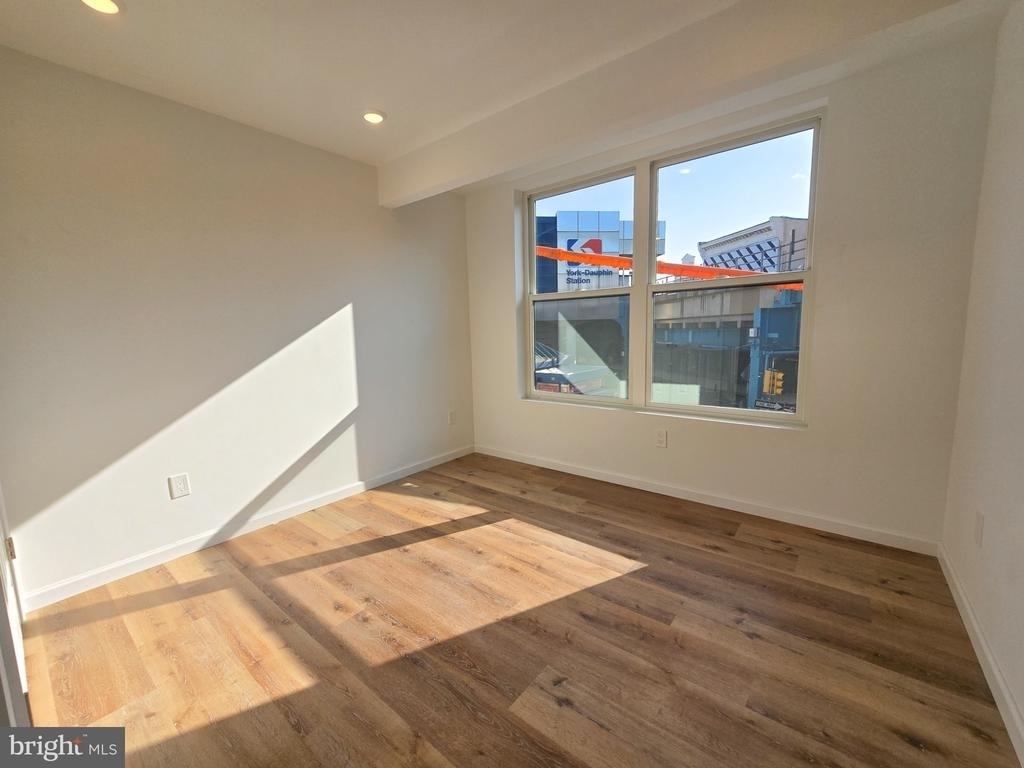 2401 Kensington Avenue - Photo 6