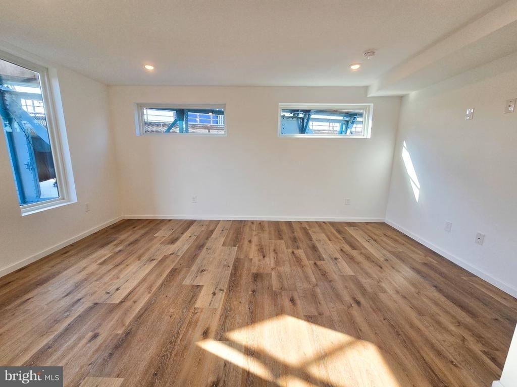 2401 Kensington Avenue - Photo 3