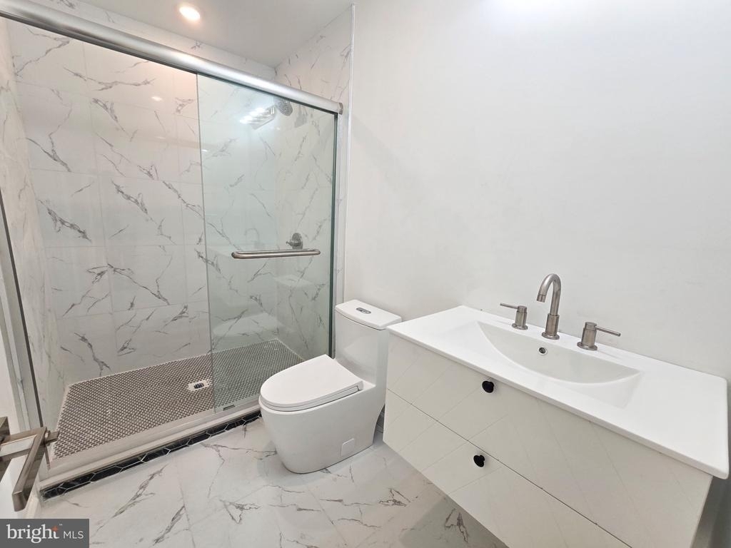 2401 Kensington Avenue - Photo 4