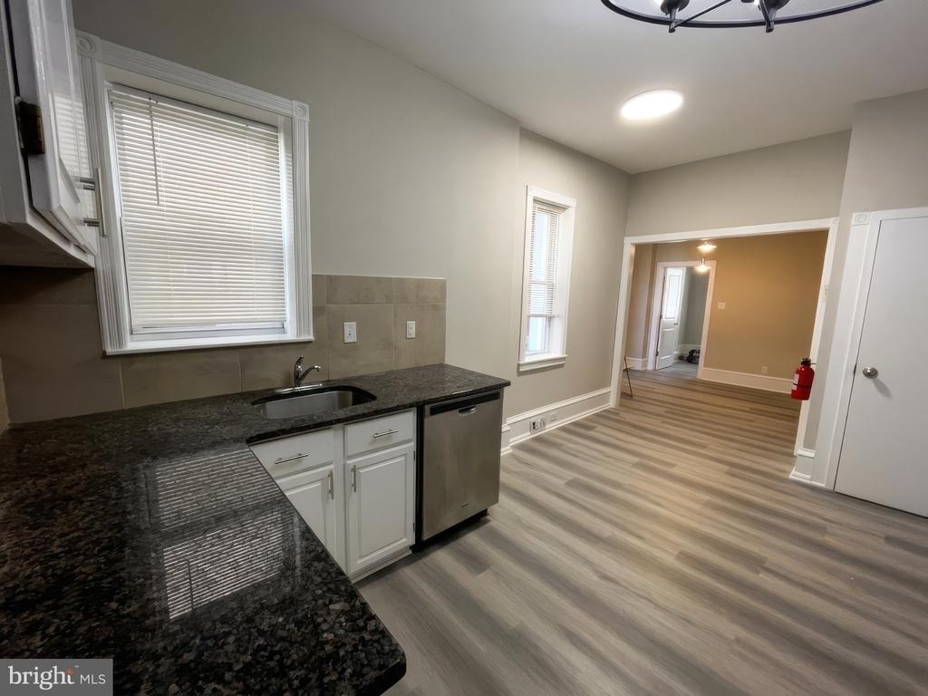 637 N 32nd Street - Photo 8