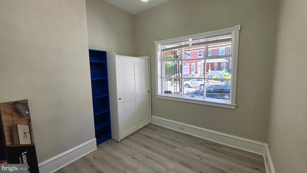 637 N 32nd Street - Photo 2