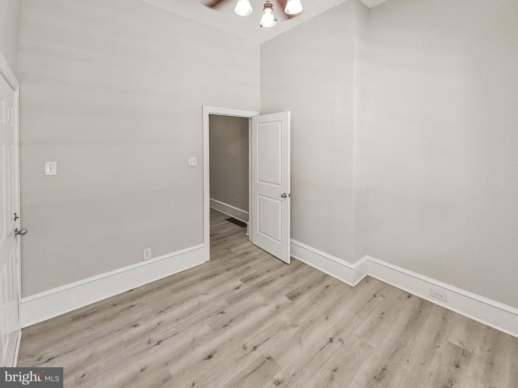 637 N 32nd Street - Photo 5