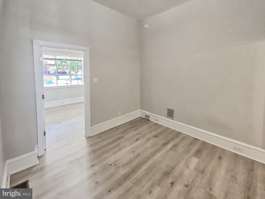 637 N 32nd Street - Photo 6