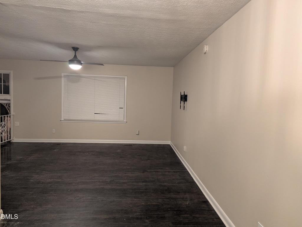 1020 Riverside Circle - Photo 6