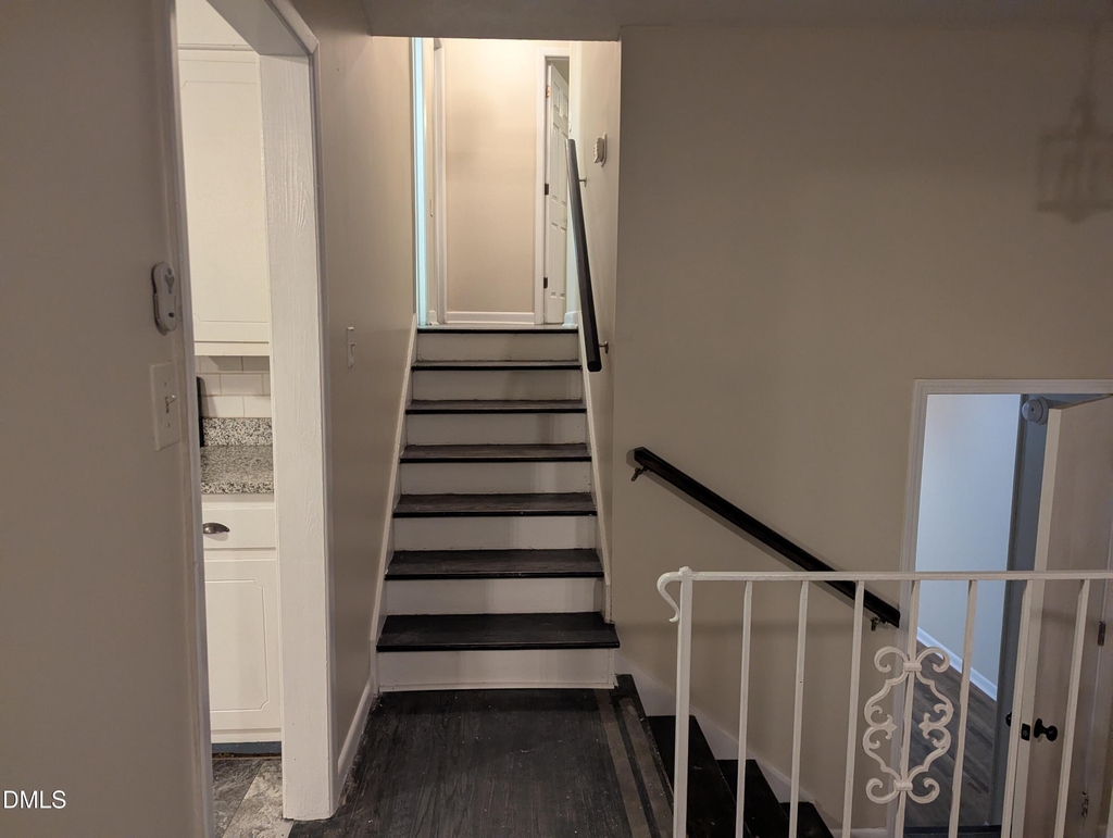 1020 Riverside Circle - Photo 3