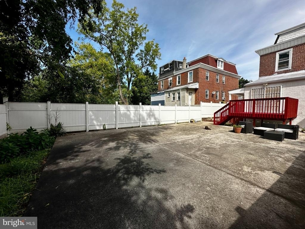 912 Ridge Avenue - Photo 14