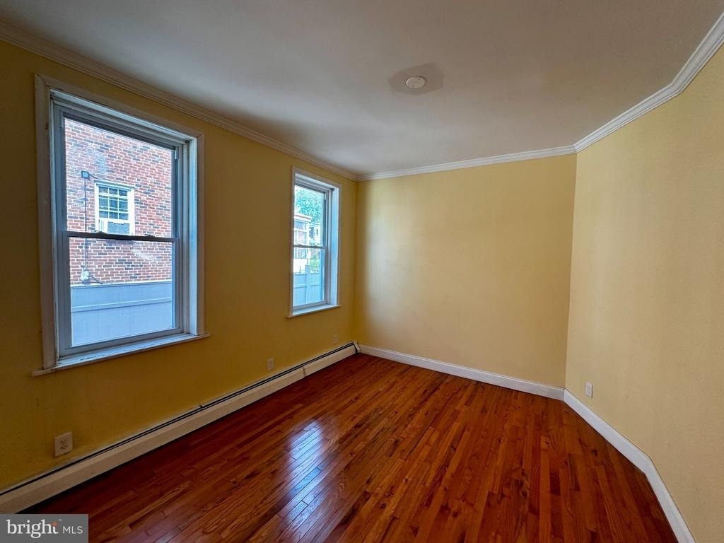912 Ridge Avenue - Photo 5