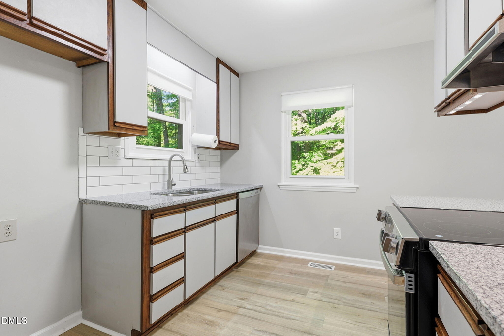 11129 Lakeshore Drive - Photo 2
