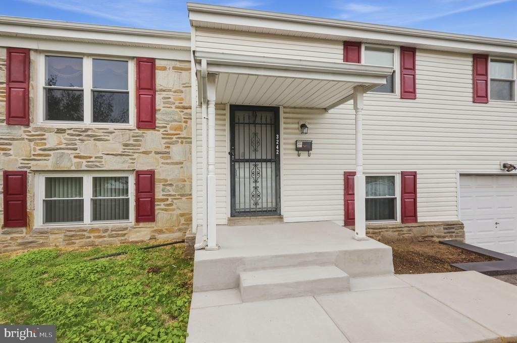 3242 Parkview Drive - Photo 1