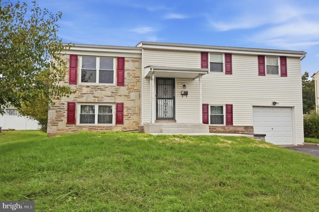 3242 Parkview Drive - Photo 0