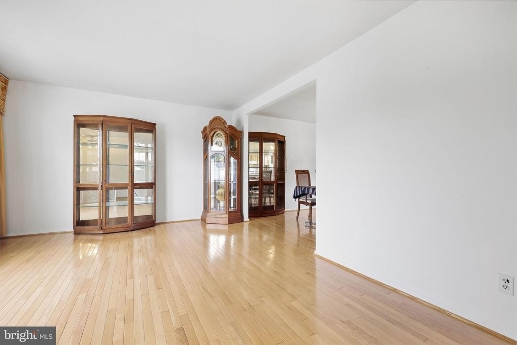 3242 Parkview Drive - Photo 2