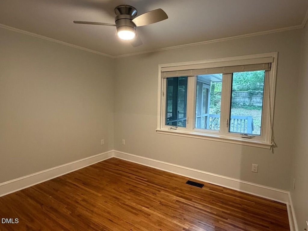 401 Barclay Road - Photo 5