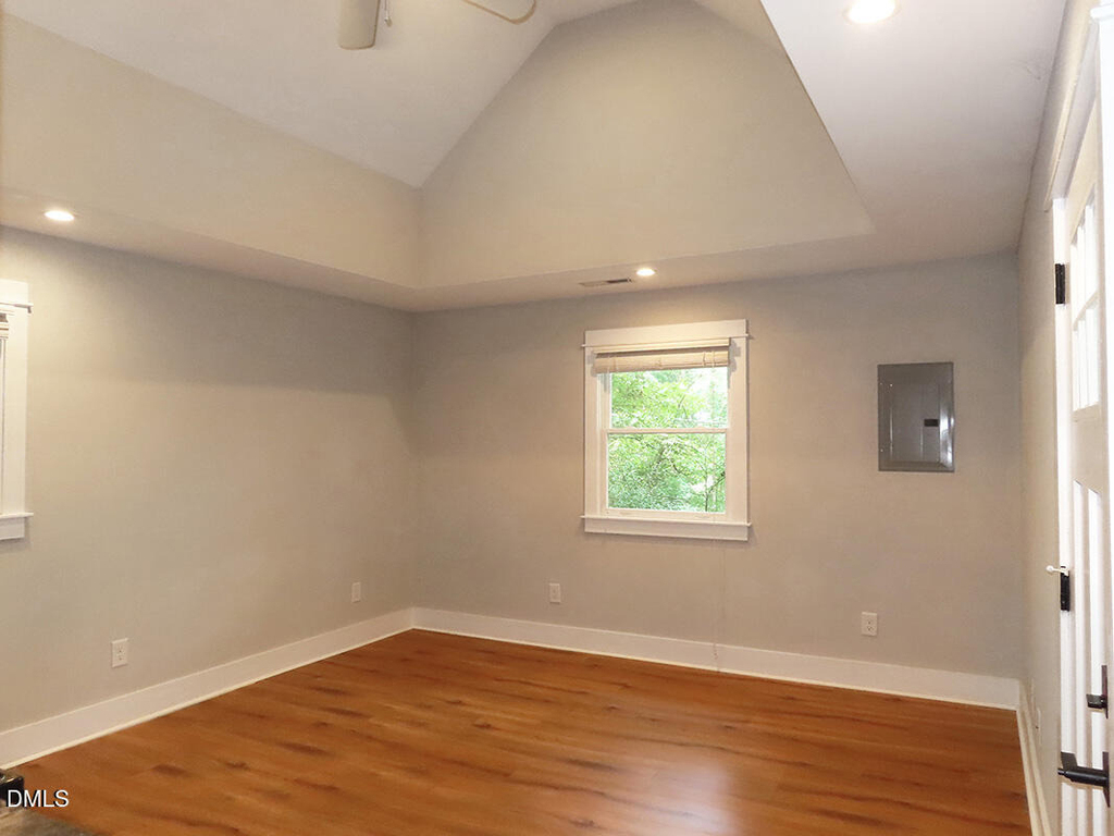 904 E Franklin Street - Photo 1