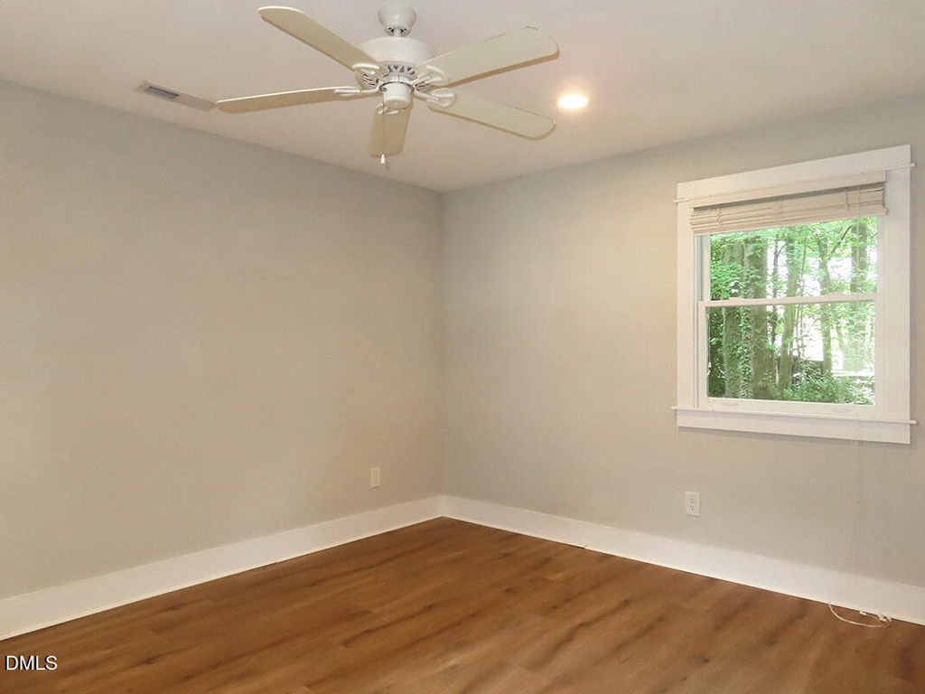 904 E Franklin Street - Photo 4