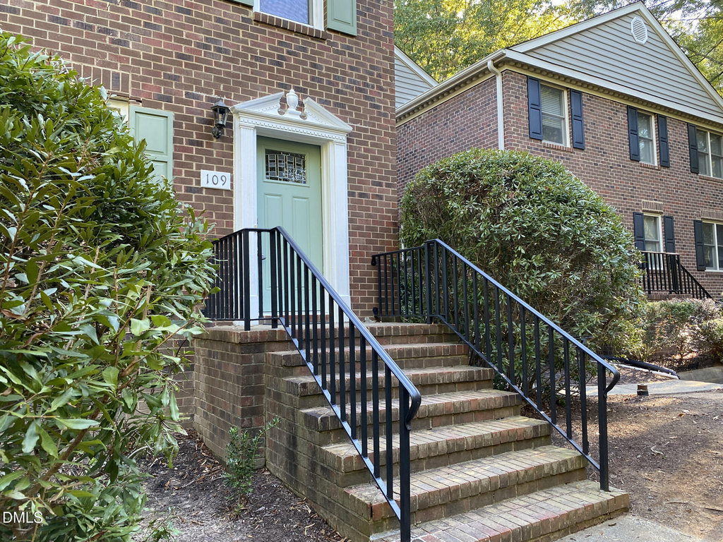 109 Gunston Court - Photo 0
