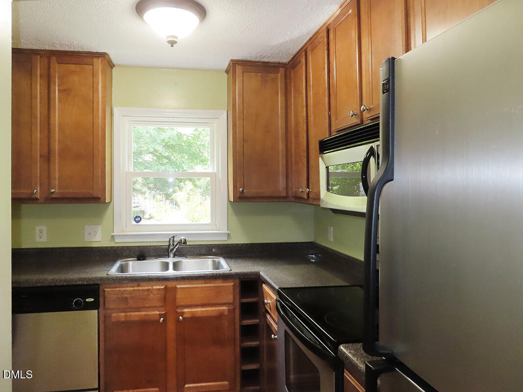109 Gunston Court - Photo 6