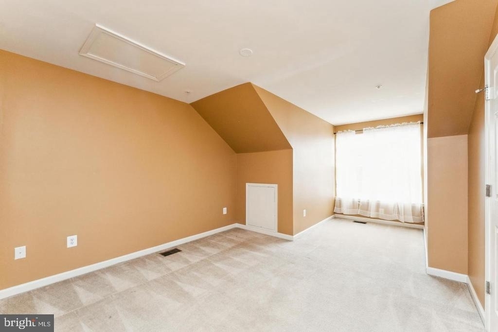7203 Silver Thorn Way - Photo 20