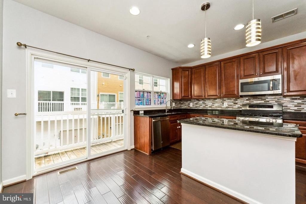 7203 Silver Thorn Way - Photo 7
