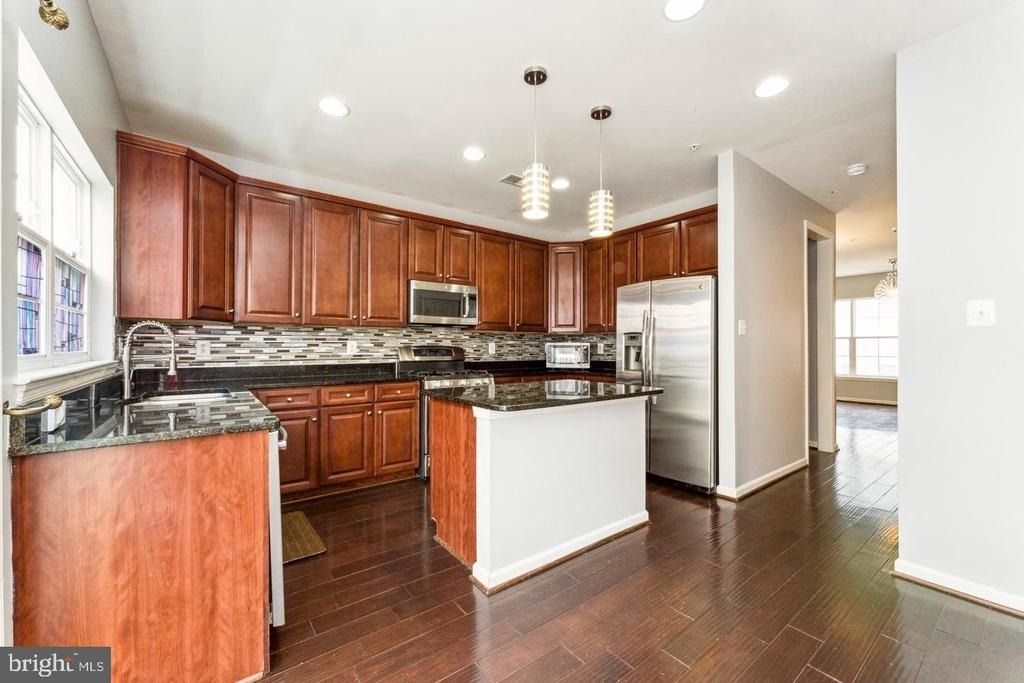 7203 Silver Thorn Way - Photo 8