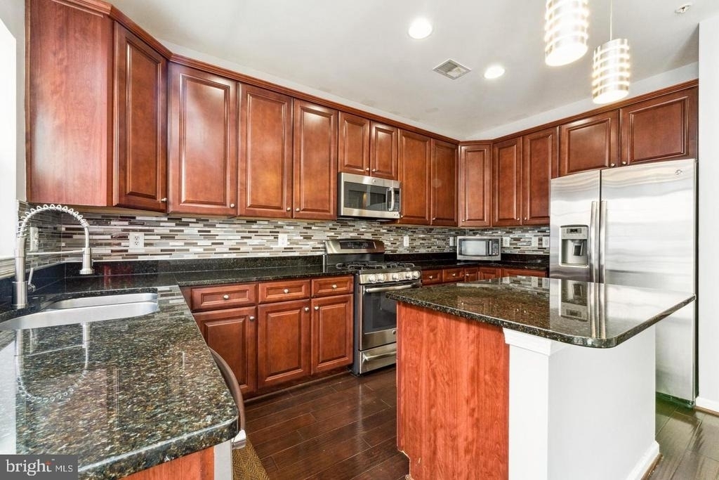 7203 Silver Thorn Way - Photo 9