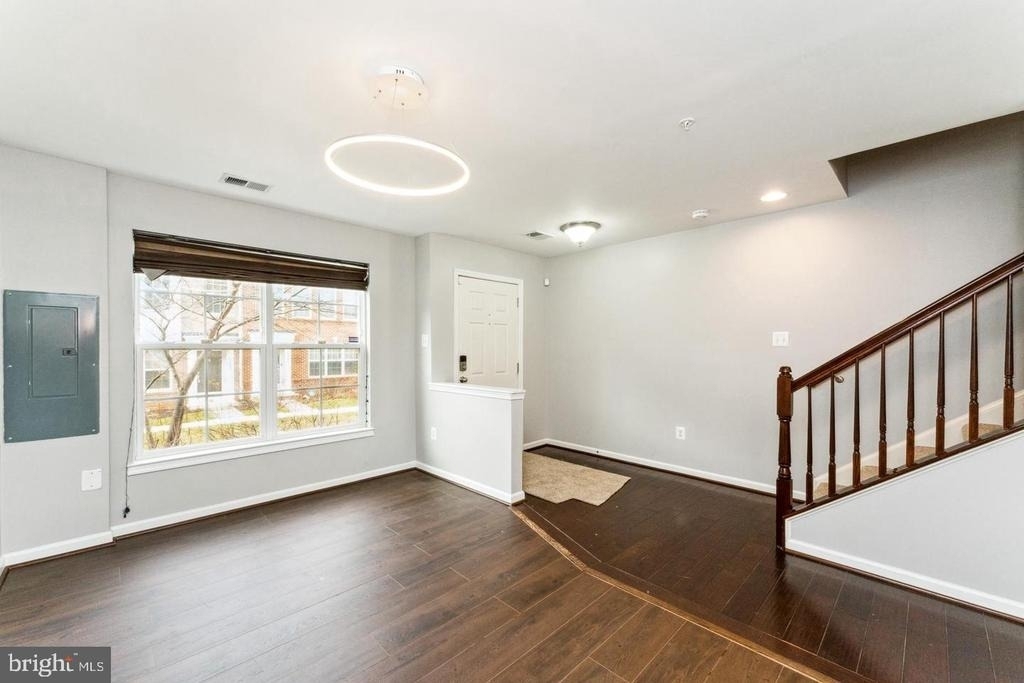 7203 Silver Thorn Way - Photo 5