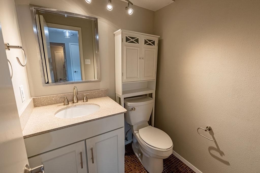 832 Banister Ln - Photo 13