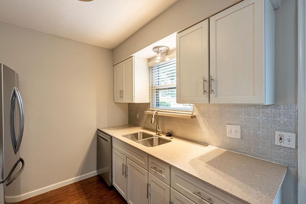 832 Banister Ln - Photo 12