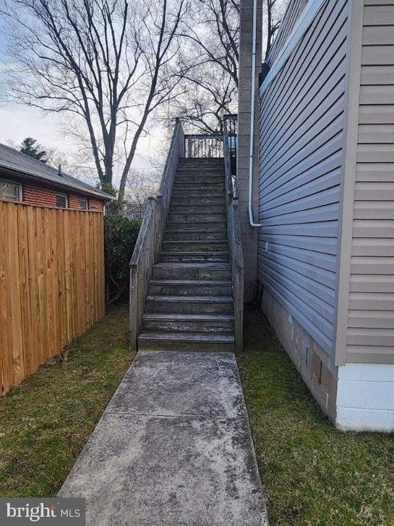 907 Warren Street - Photo 2