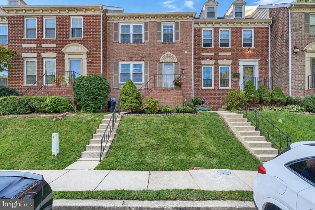 35 Roger Court - Photo 0