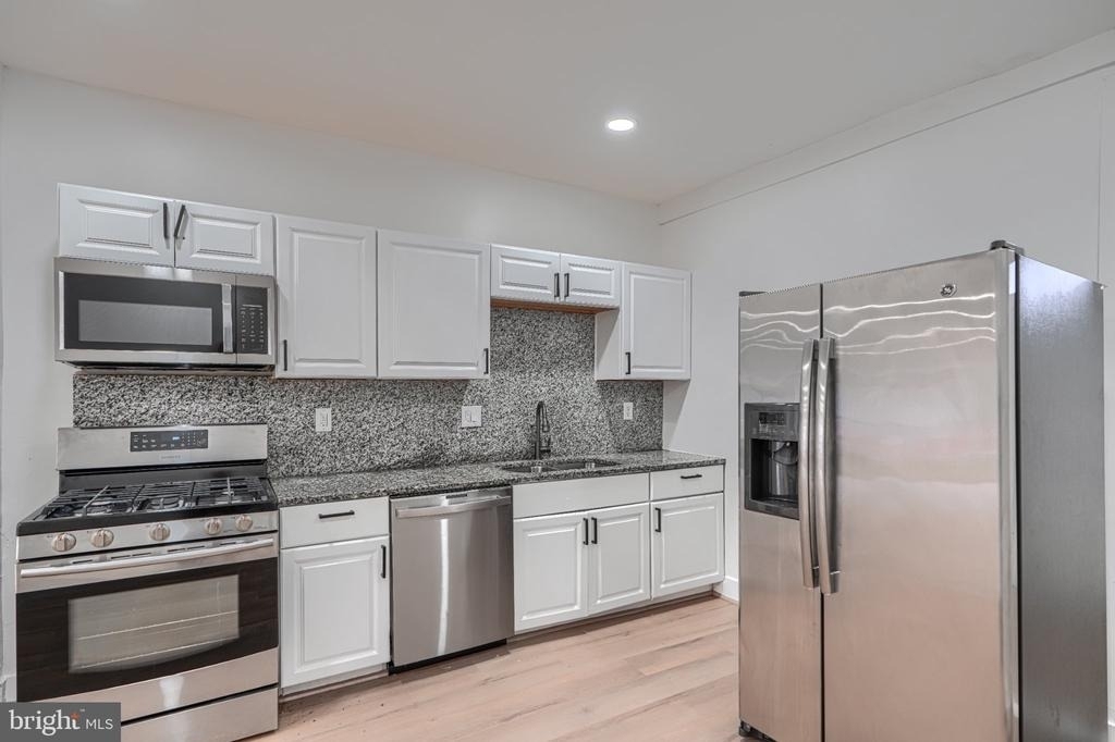 1120 Montpelier Street - Photo 3